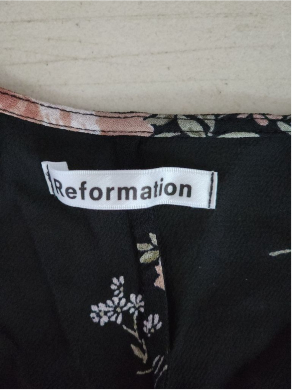REFORMATION Ana Black Pink Floral V-Neck Button-Front Crop Top Blouse Size 0 - Picture 7 of 8